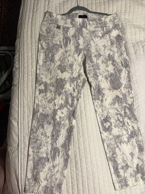 Tahari Taupe and Cream Abstract Print pants